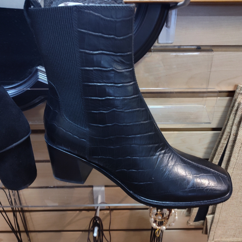 David Pliner Black Croc-Embossed Chelsea Boot with Block Heel. Never Worn
